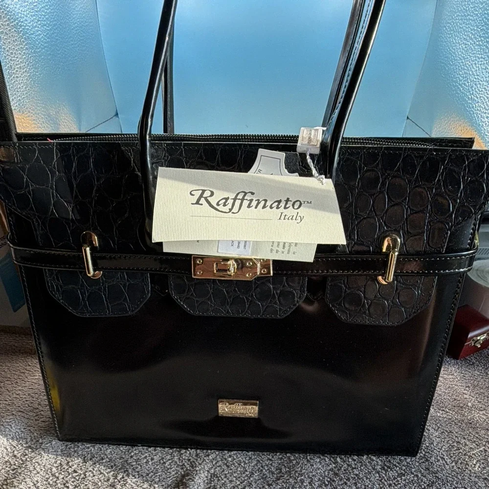 Raffinato leather Black purse Top Handle Bag Gold Hardware Zip Buckle Pockets